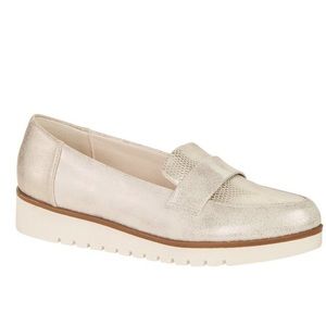 Time & Tru Silver Leather Loafer with White Lug Soles Sz9